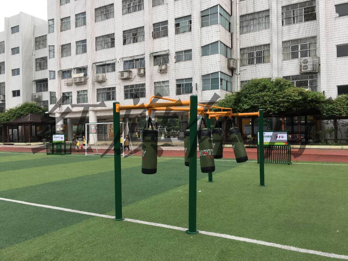 足球训练器材在学校的应用